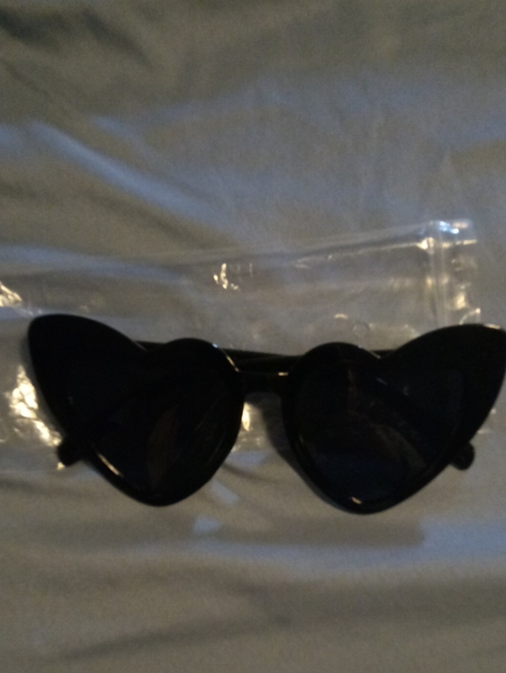 Black Heart-Shaped Cat Eye Sunglasses - Fashion Accessory